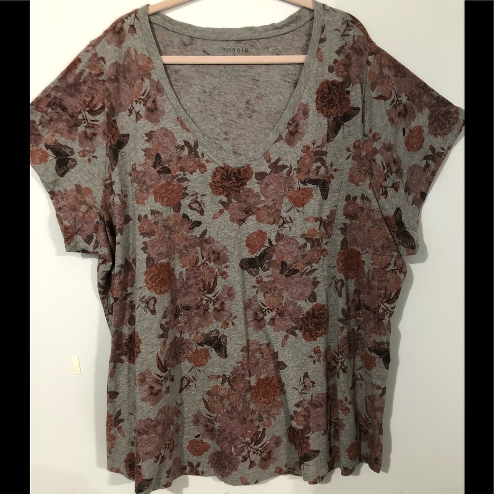 Gray floral tee with butterflies